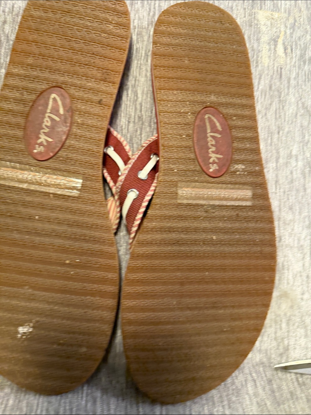 Clarks Women’s Red and White Leather Thong Sandals - Casual Slip-On - Picture 4 of 10